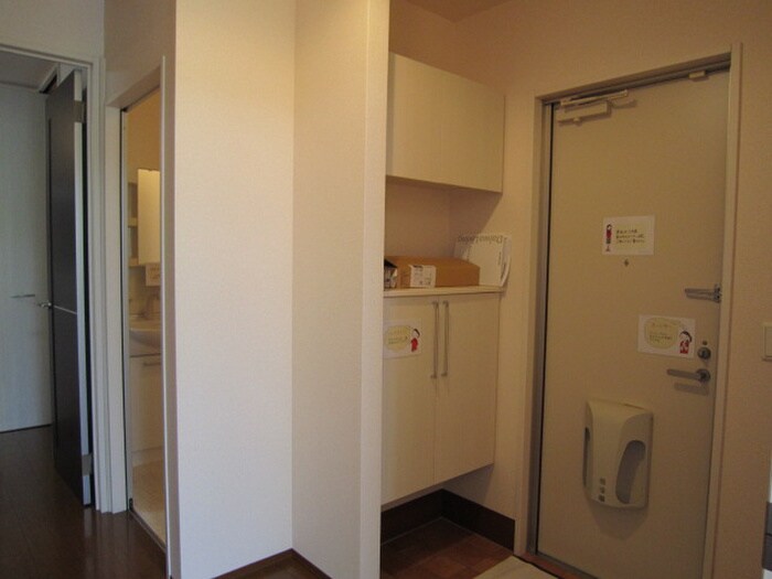 物件内観写真13　(玄関)