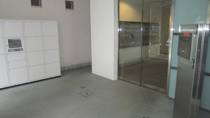 物件外観写真5　(エントランス部分)