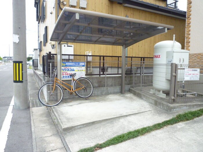 物件外観写真3　(駐輪場)