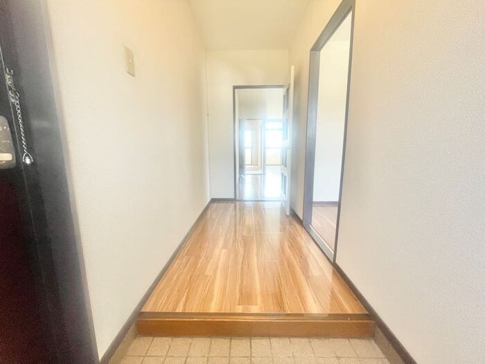 物件内観写真13　(玄関)