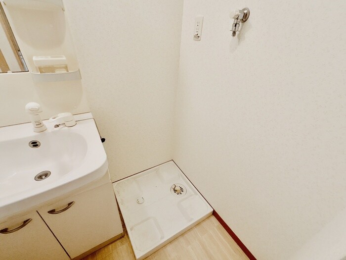 物件内観写真13　(洗濯機置場)