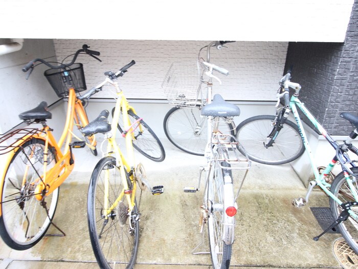 物件外観写真5　(駐輪場)
