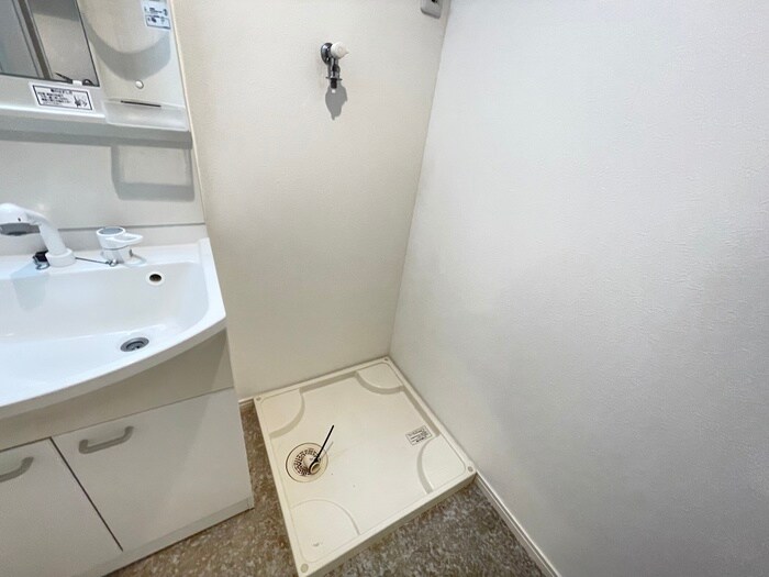 物件内観写真14　(洗濯機置場)