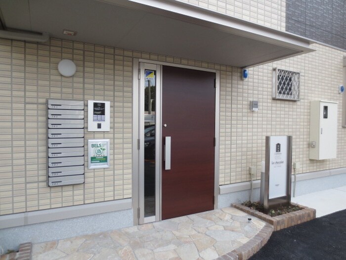 物件外観写真5　(エントランス部分)