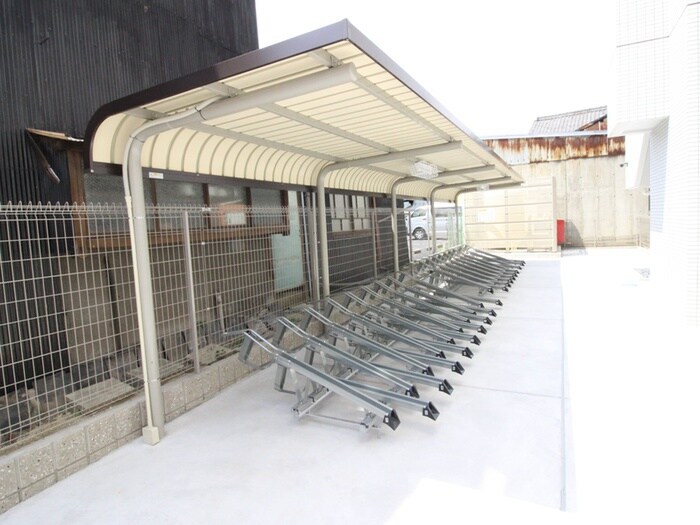 物件外観写真6　(駐輪場)