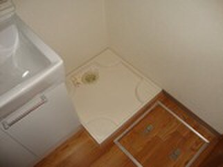 物件内観写真13　(洗濯機置場)