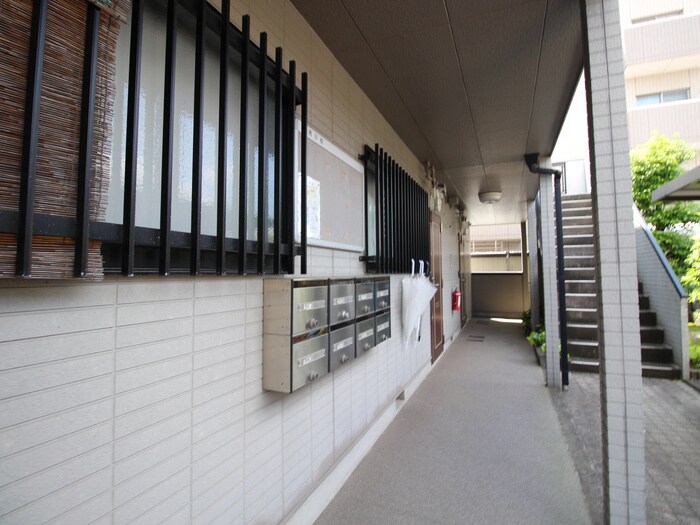 物件外観写真3　(エントランス部分)