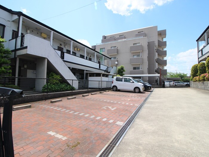 物件外観写真5　(駐車場)