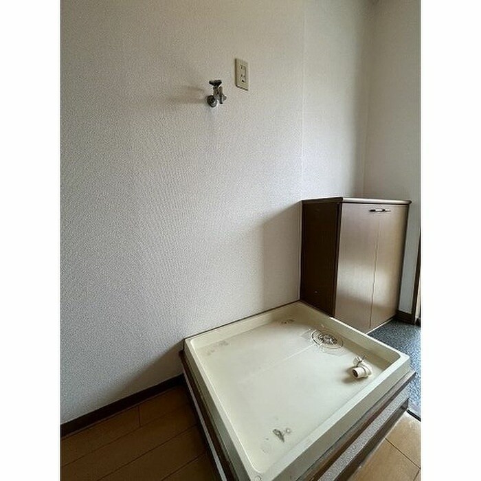 物件内観写真7　(洗濯機置場)