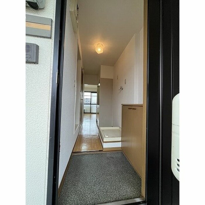 物件内観写真10　(玄関)