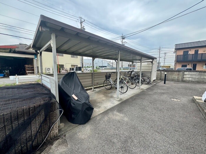 物件外観写真5　(駐輪場)