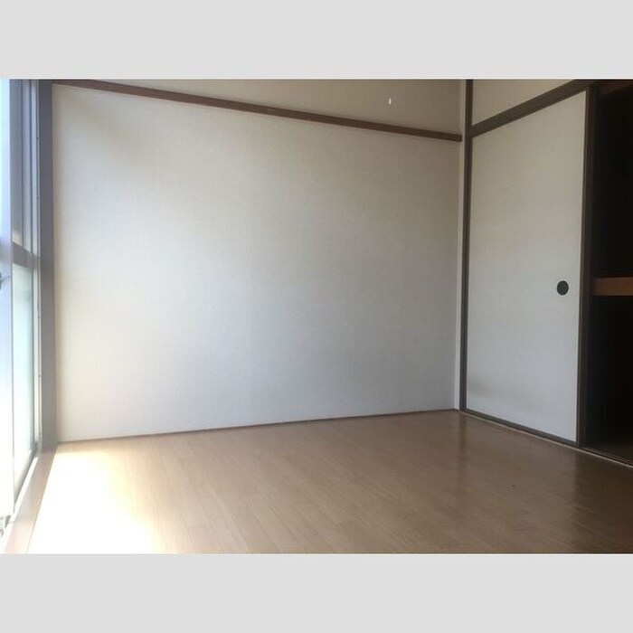 物件内観写真2　(居室)