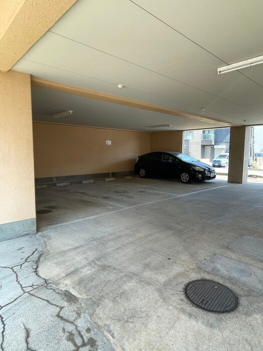 物件外観写真2　(駐車場)