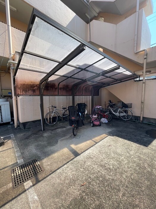 物件外観写真3　(駐輪場)
