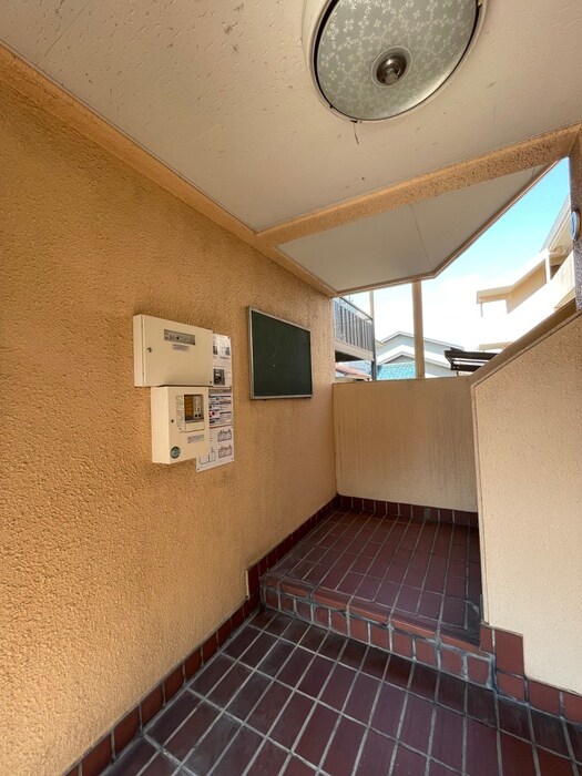 物件外観写真6　(エントランス部分)