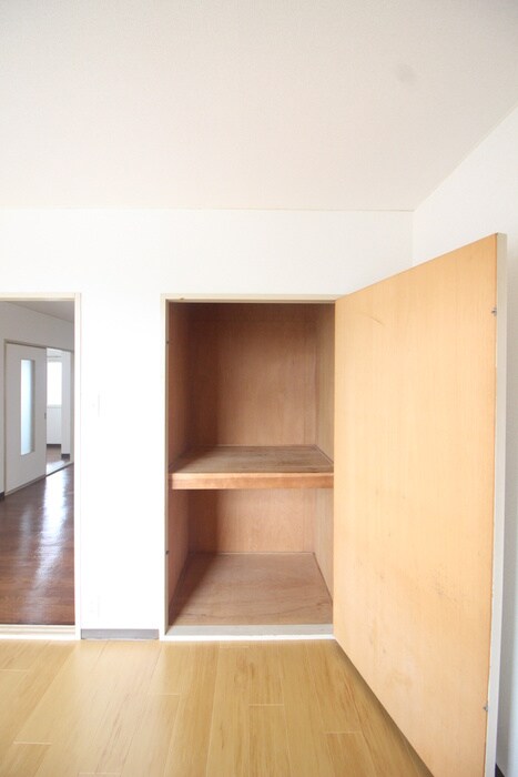 物件内観写真12　(収納)