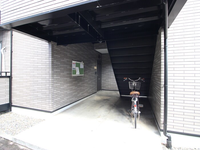 物件外観写真4　(エントランス部分)