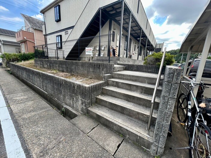 物件外観写真3　(エントランス部分)