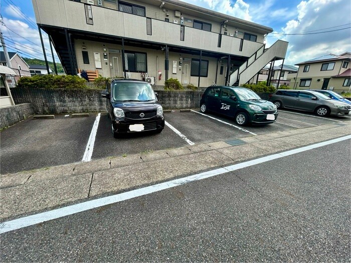 物件外観写真4　(駐車場)