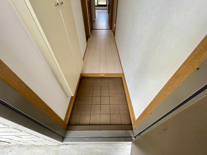 物件内観写真14　(玄関)