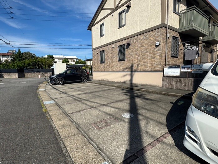 物件外観写真2　(駐車場)