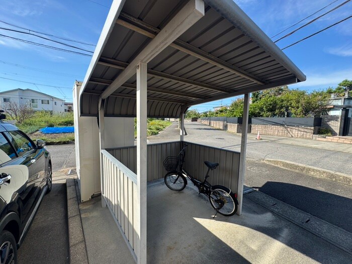 物件外観写真3　(駐輪場)