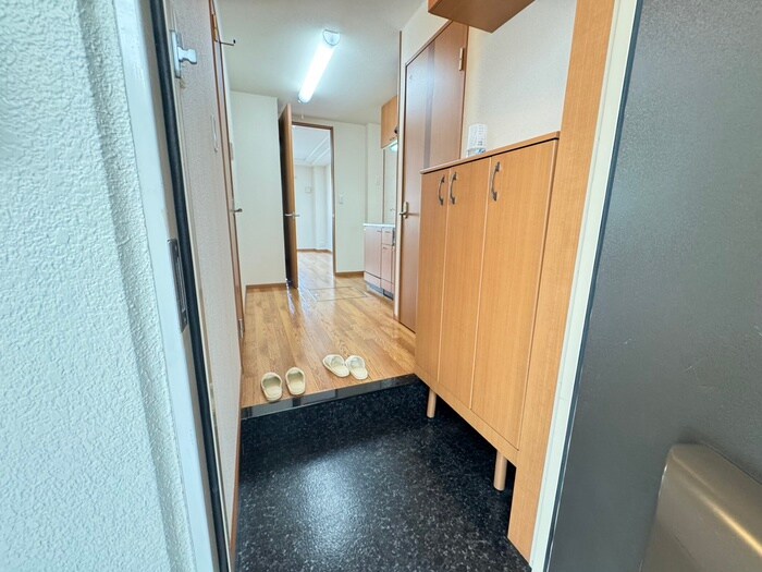 物件内観写真16　(玄関)