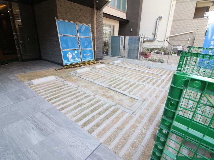 物件外観写真4　(駐車場)