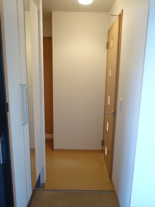 物件内観写真12　(玄関)