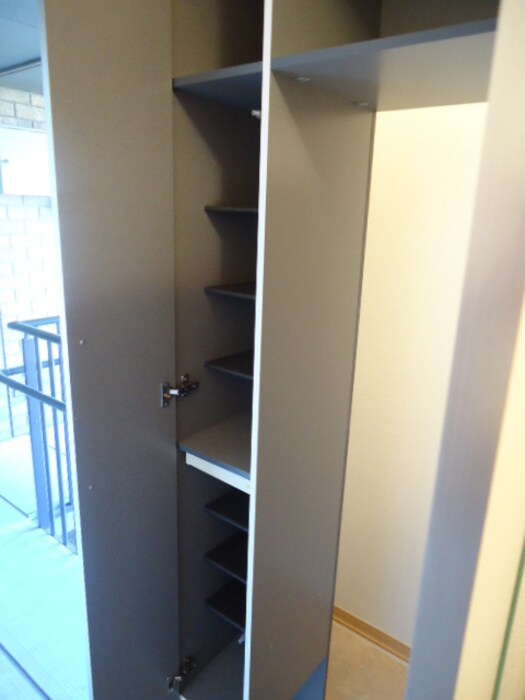 物件内観写真14　(靴箱)