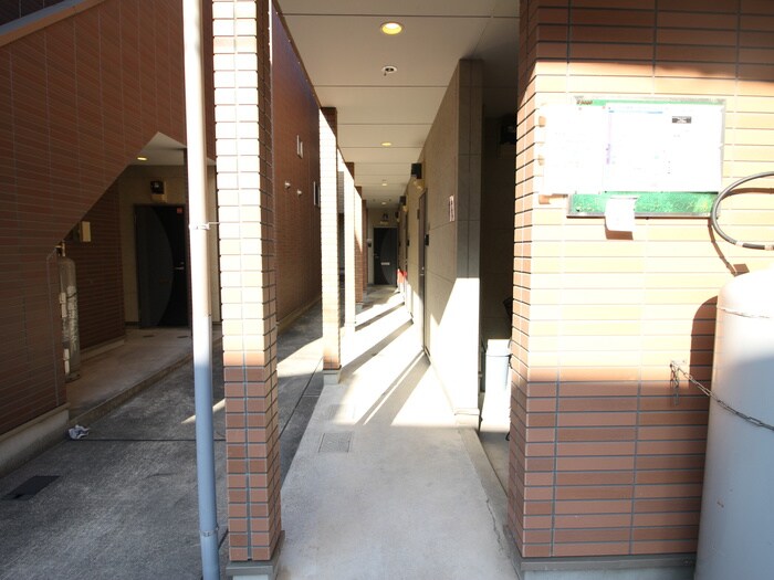 物件外観写真4　(エントランス部分)