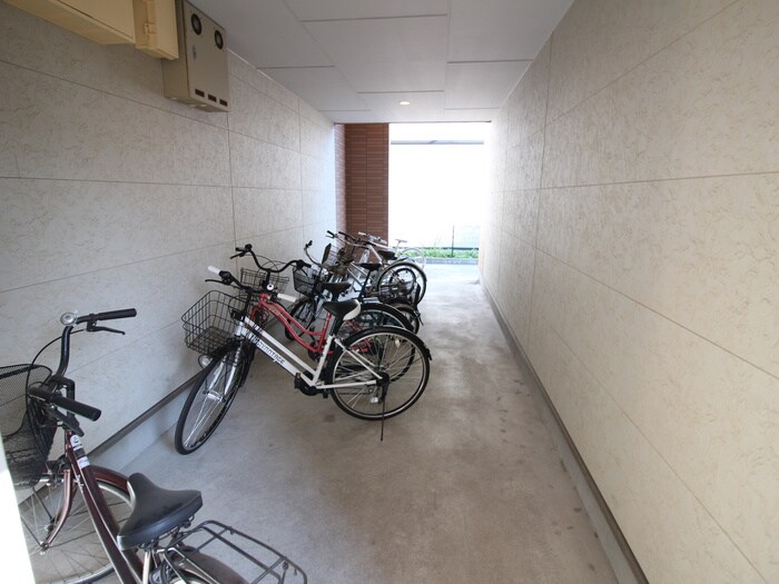物件外観写真6　(駐輪場)