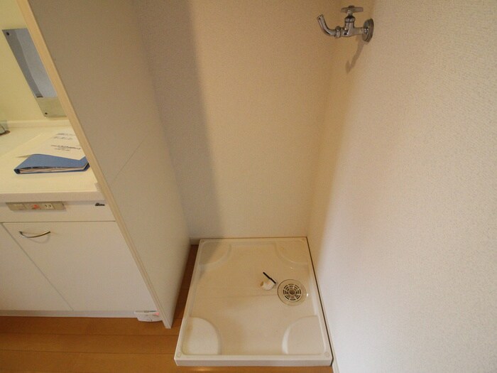 物件内観写真12　(洗濯機置場)