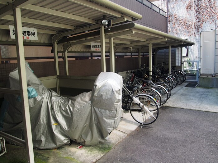 物件外観写真3　(駐輪場)