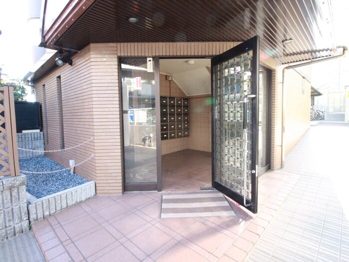 物件外観写真4　(エントランス部分)