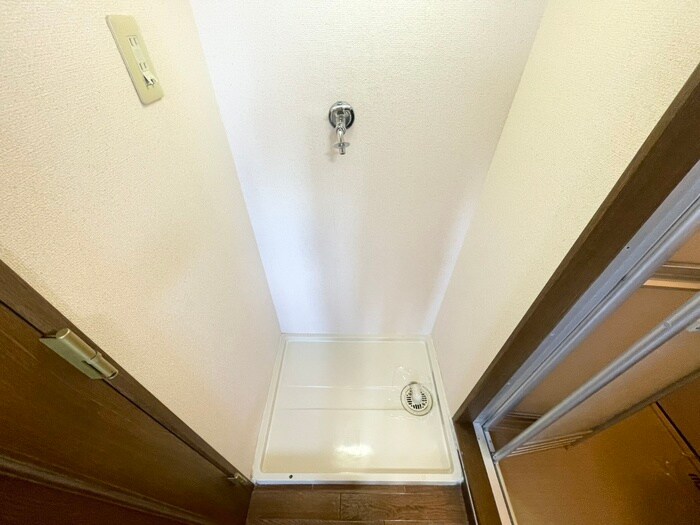 物件内観写真16　(洗濯機置場)