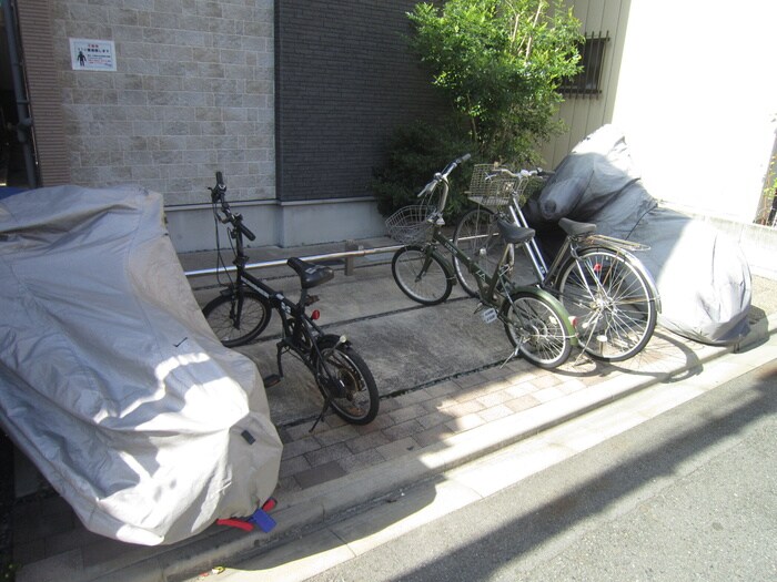 物件外観写真3　(駐輪場)