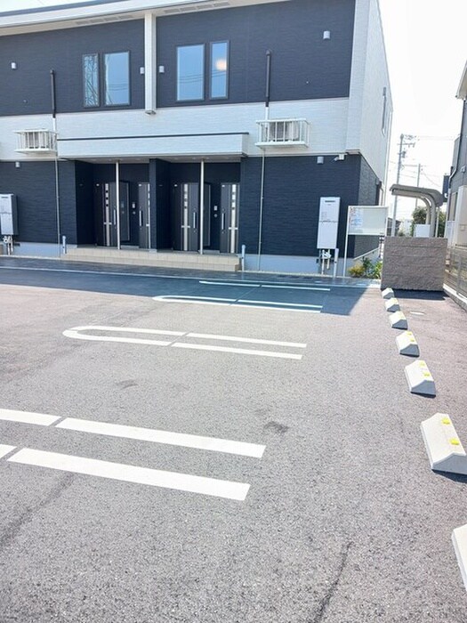 物件外観写真3　(駐車場)