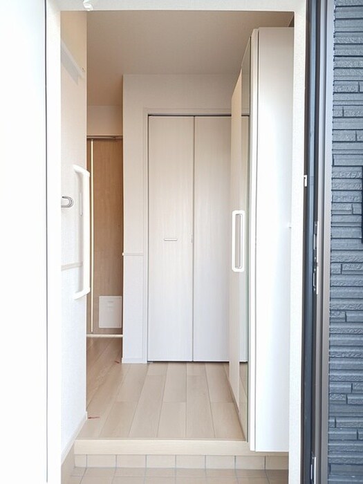 物件内観写真10　(玄関)