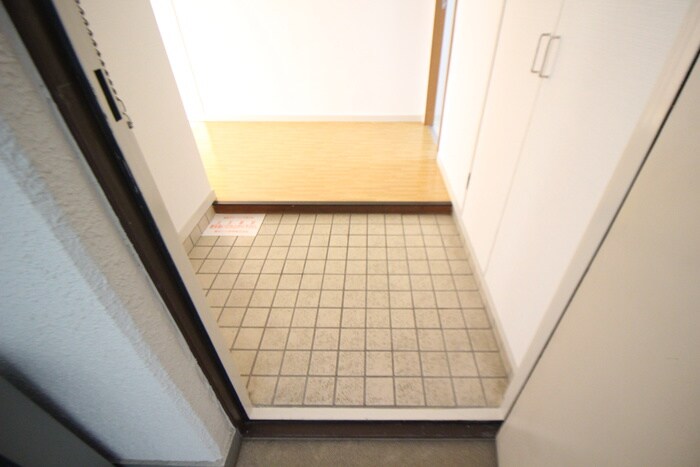 物件内観写真13　(玄関)