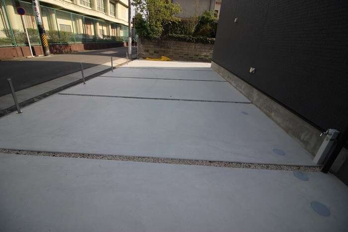 物件外観写真3　(駐車場)