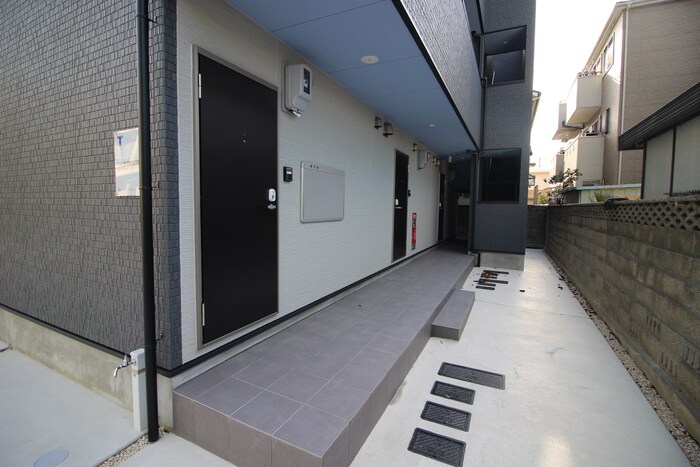 物件外観写真4　(エントランス部分)