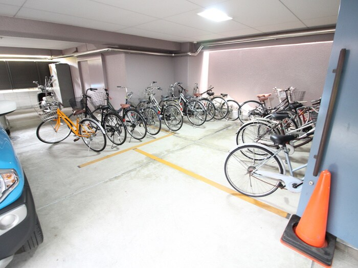 物件外観写真3　(駐輪場)