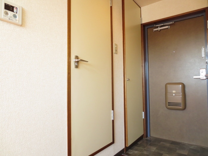 物件内観写真15　(玄関)
