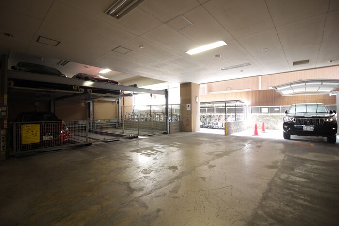 物件外観写真4　(駐車場)