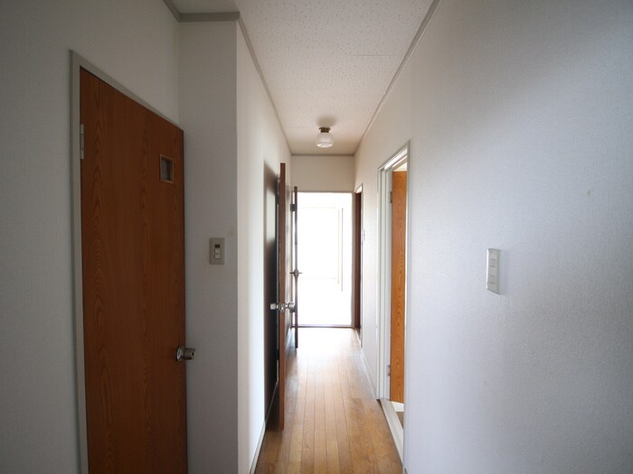 物件内観写真19　(廊下)
