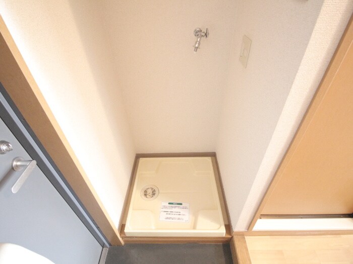 物件内観写真13　(洗濯機置場)