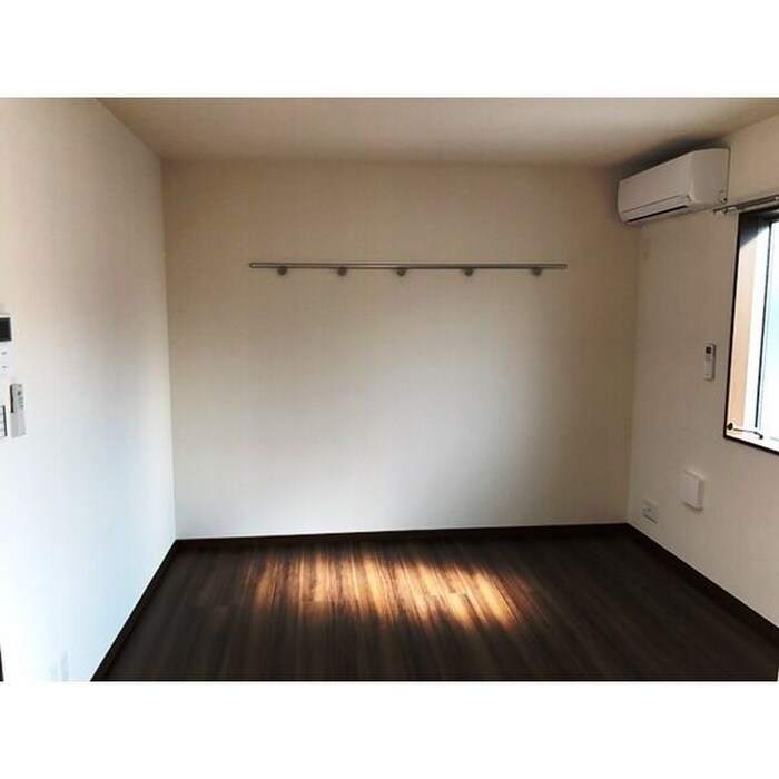 物件内観写真2　(居室)