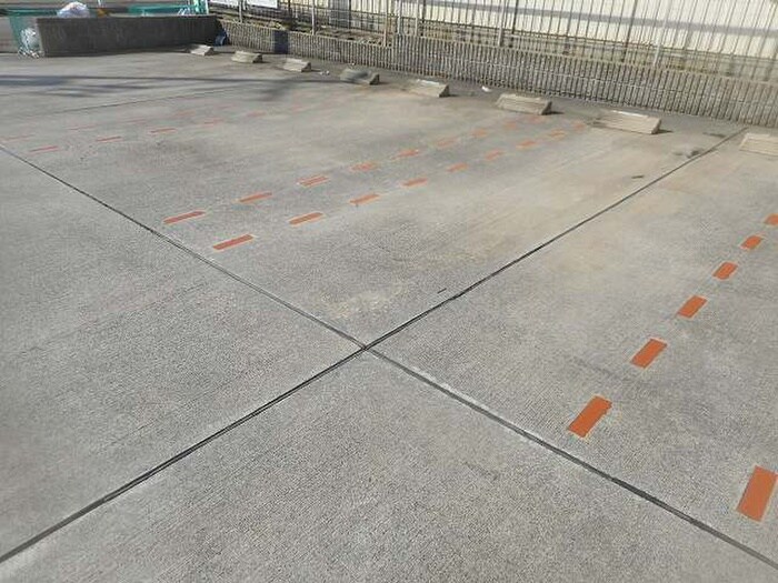 物件外観写真2　(駐車場)