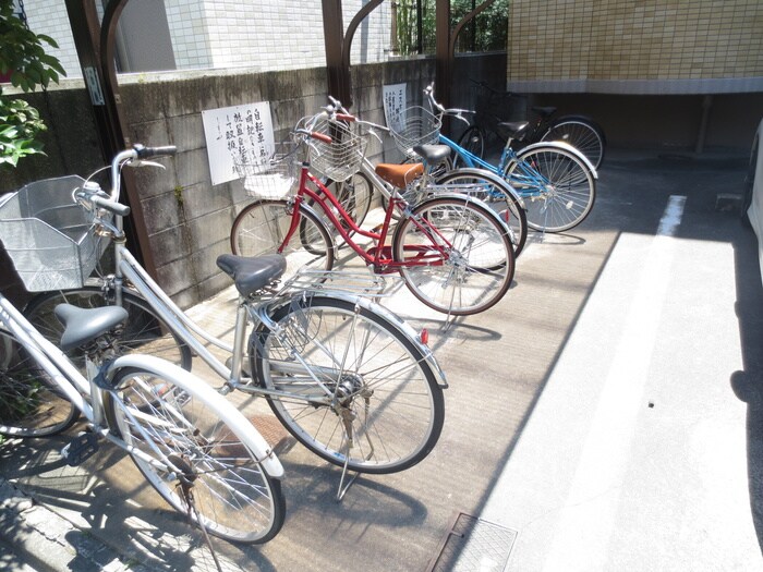 物件外観写真3　(駐輪場)